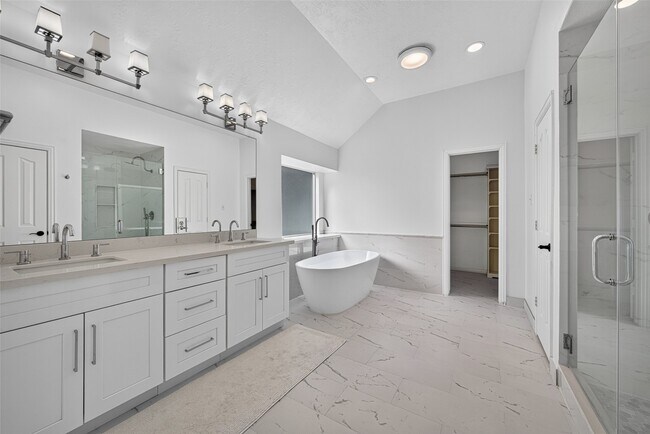 Building Photo - 8519 Babbling Brook Ct