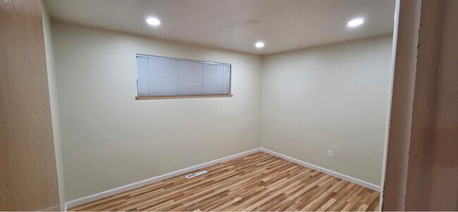 Building Photo - 804 W Cherry Ave