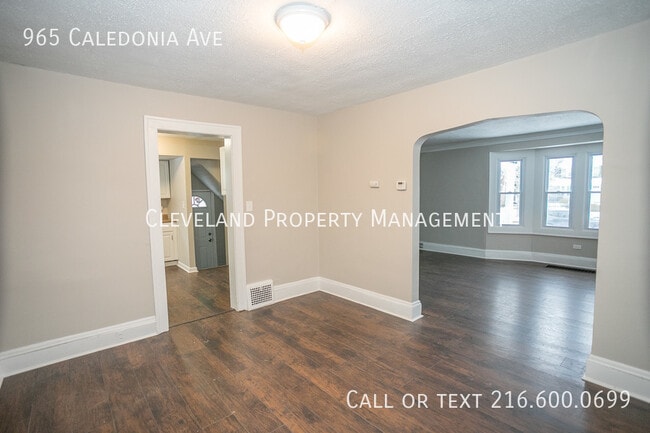 Building Photo - 965 Caledonia Ave