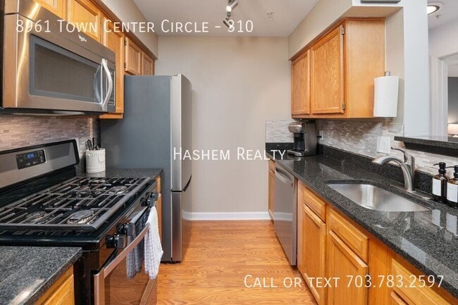 Building Photo - 8961 Town Center Cir