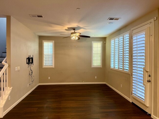 Building Photo - Beautifully Updated 3 Bedroom, 2.5 Bath Home In Clovis