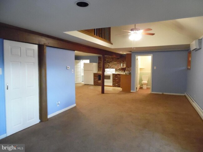 Building Photo - 512 Clems Run