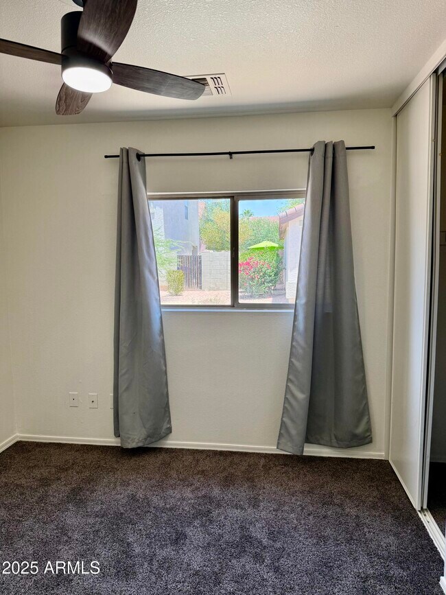 Building Photo - 2358 E Peach Tree Dr