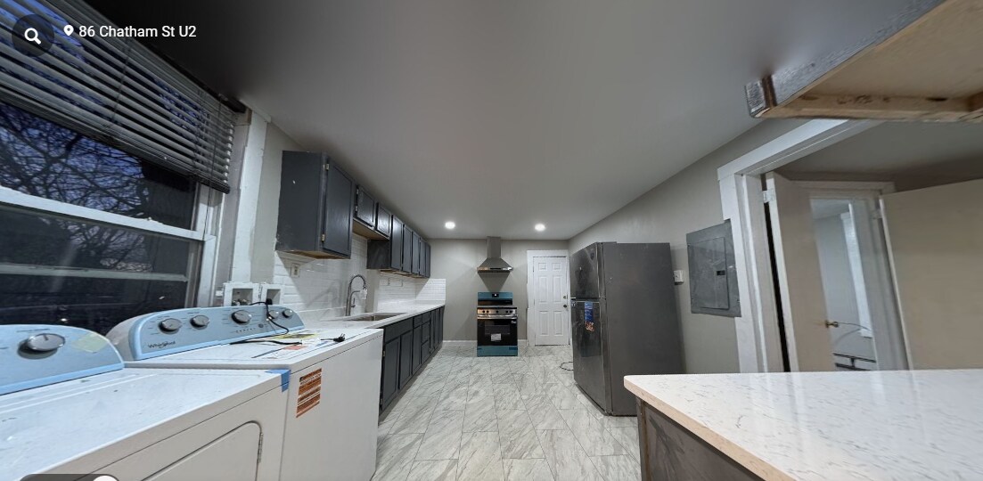 Building Photo - 84 Chatham St