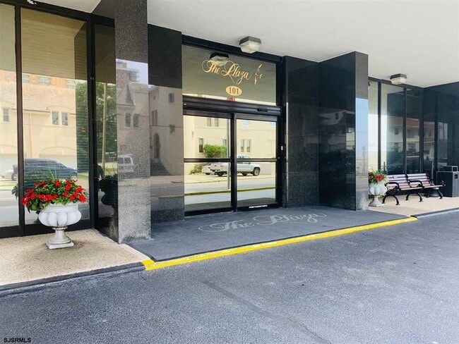 Building Photo - 101 S Plaza Pl