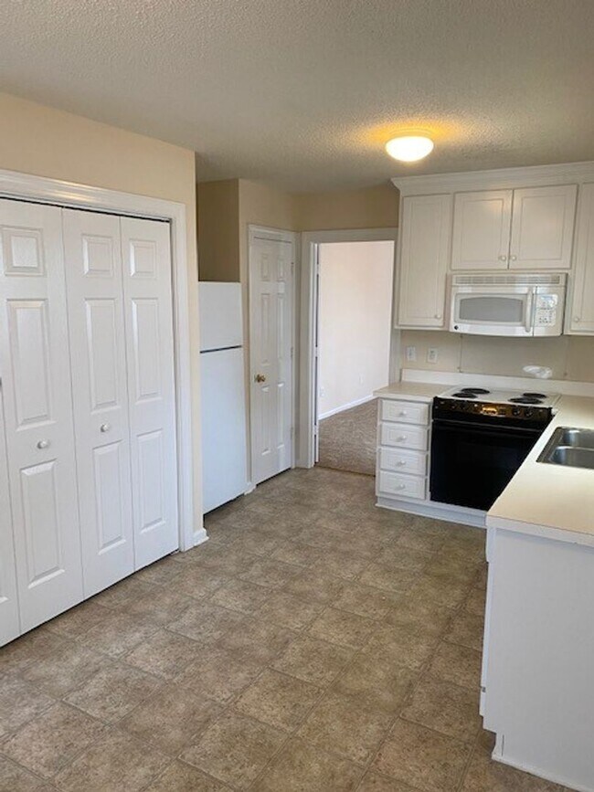 Building Photo - Jayne Lane Duplexes - Bldg 1