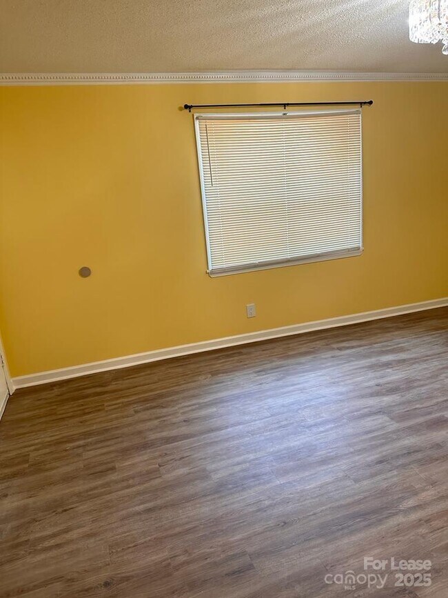 Building Photo - 5808 Hunting Ridge Ln
