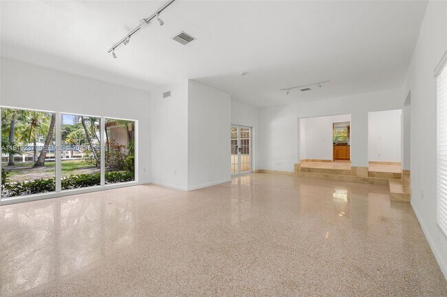 Building Photo - 564 Golden Beach Dr