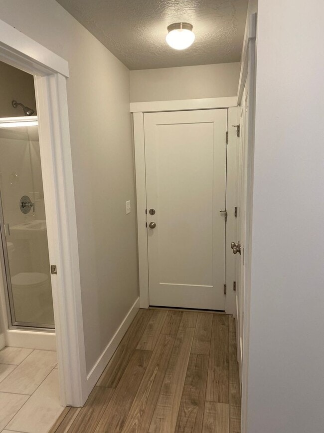 Building Photo - 2 WEEKS FREE - 4 Bed 3 Bath Townhome Available mid-July in American Fork!