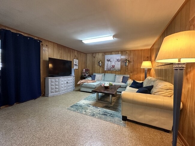 Building Photo - Bright Annandale Home with Screened Porch and Prime Access