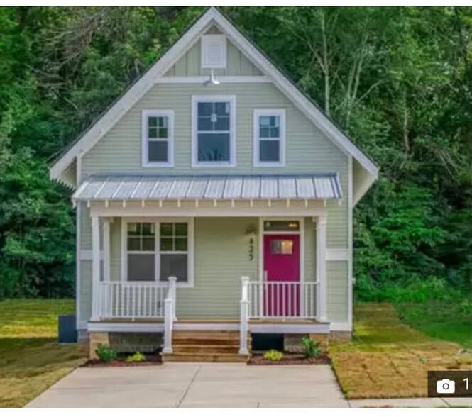 Primary Photo - 425 Juniper Dr