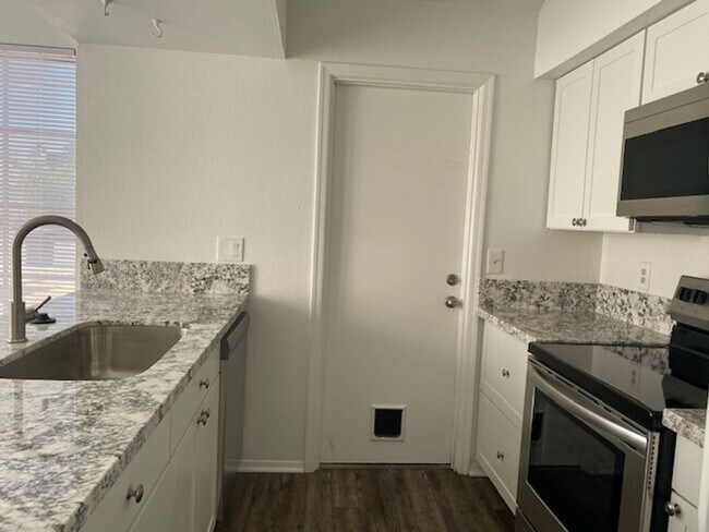 Building Photo - $1,975 For Lease SFH 3 Beds-2 Baths-2 Car ...