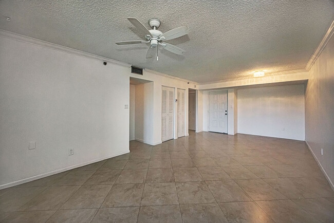 Building Photo - 1915 Lavers Cir