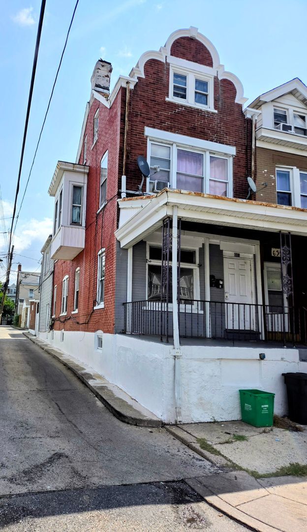 Building Photo - 641 N Howard St