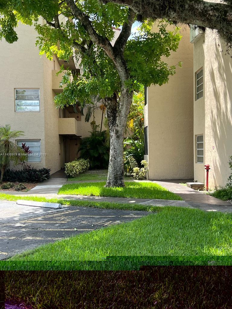 Building Photo - 10641 SW 108th Ave