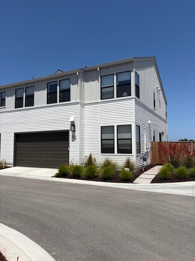 Building Photo - 114 8th St