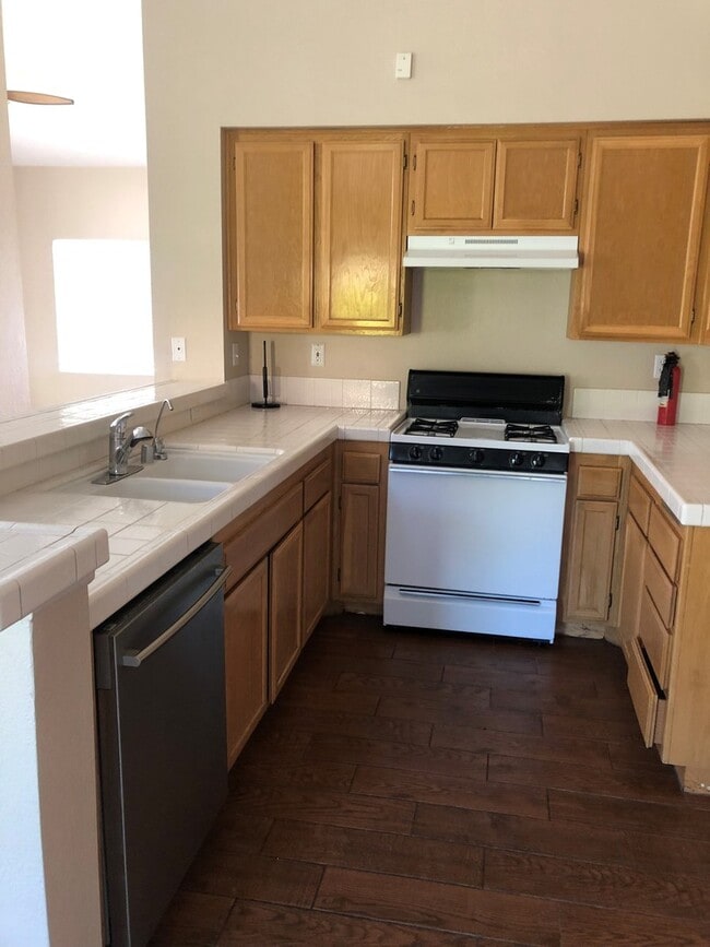 Building Photo - Gorgeous and Large  4 bedroom Custom Single Story Rental Home