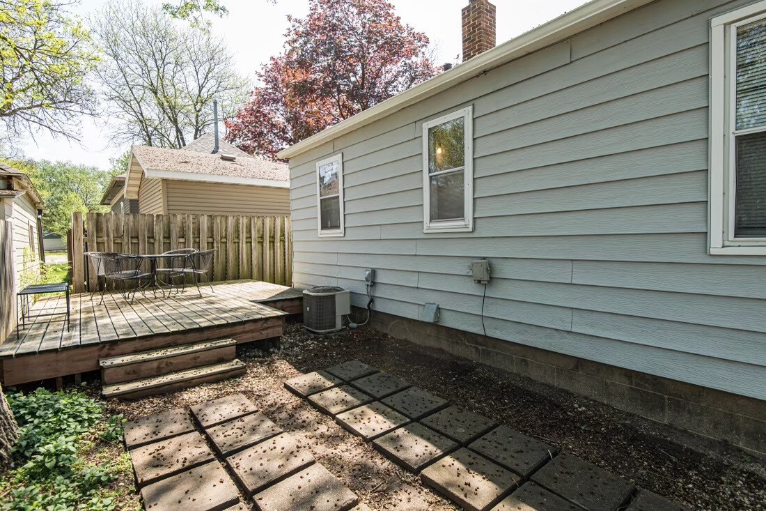 private deck with gas grill - 917 3rd St NE