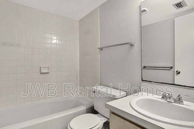 Building Photo - 3 Veronese Ct