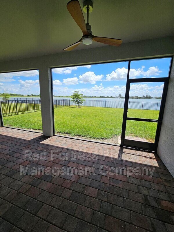 Building Photo - 623 Parkshore Lk Ave