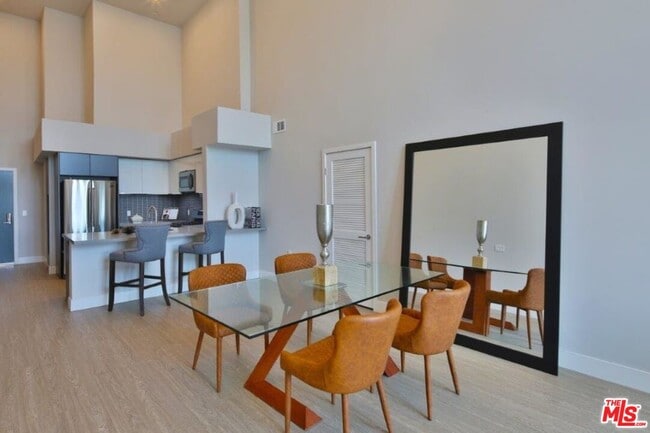 Building Photo - 837 S Harvard Blvd