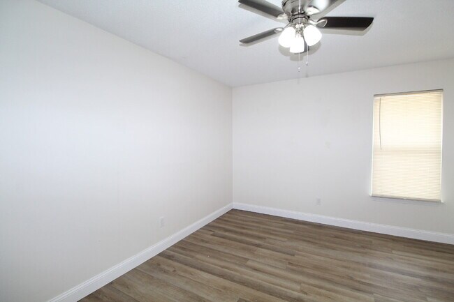 Building Photo - Charming Renovated Cottage with Granite, S...