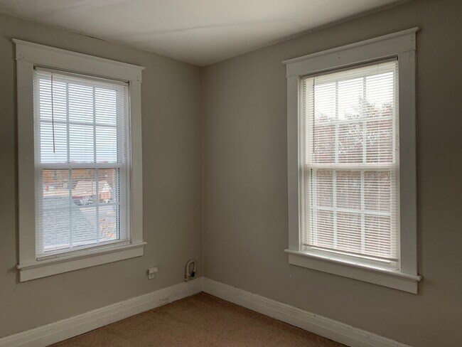 Building Photo - 106 Yeardley Ave