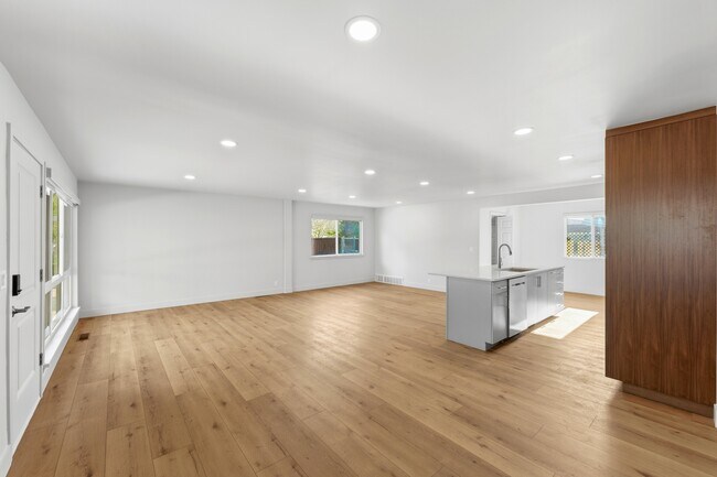 Building Photo - 1153 Buccaneer Dr