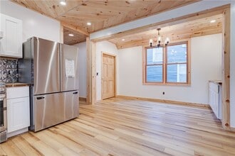 Building Photo - 413 Caroline St