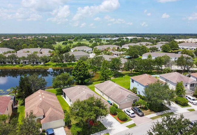 Building Photo - 15234 Searobbin Dr