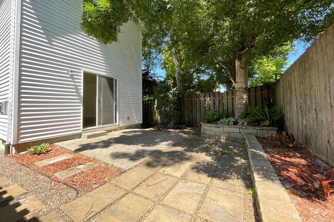 Building Photo - Fantastic Kenton Home with Central A/C, Wa...