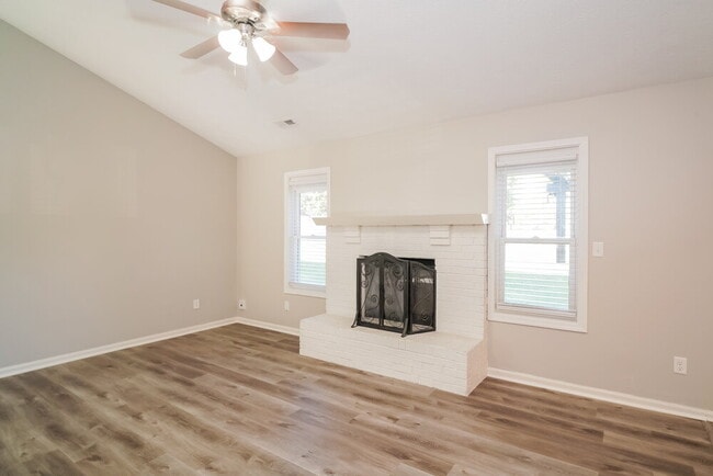 Building Photo - 6726 Oak Lake Dr