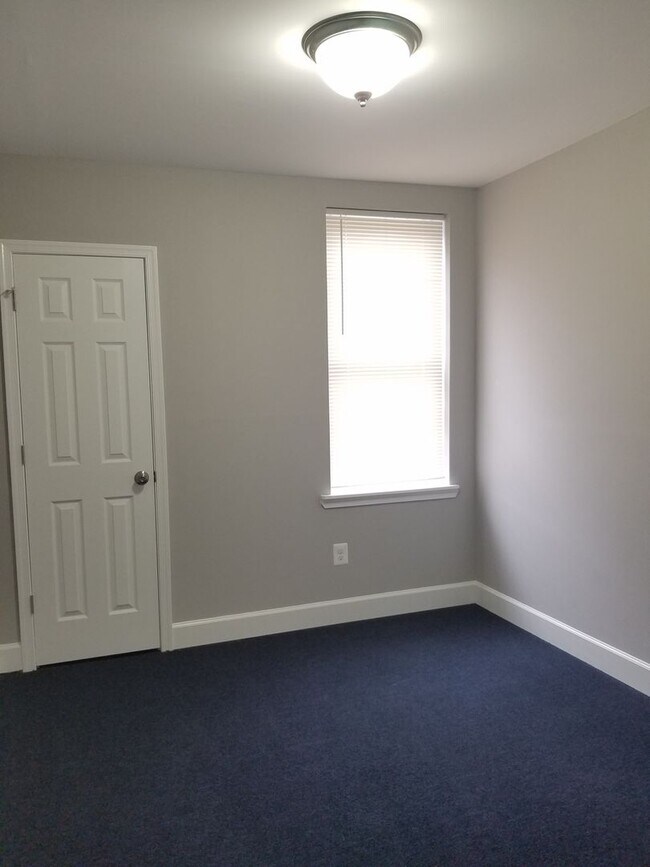 Building Photo - Baltimore - 3 Bedrooms and 1.5 baths Available!