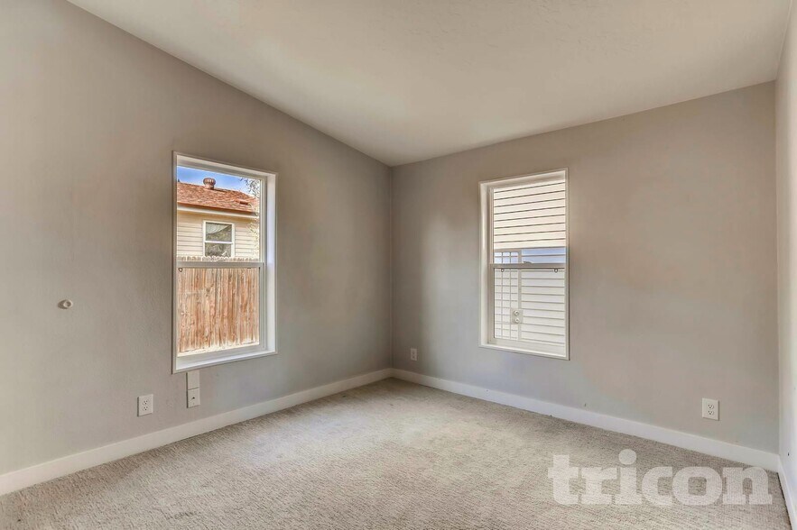 Building Photo - 1299 Mobile St