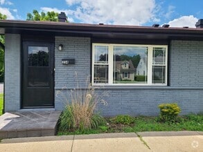 Building Photo - 254 N Slusser St