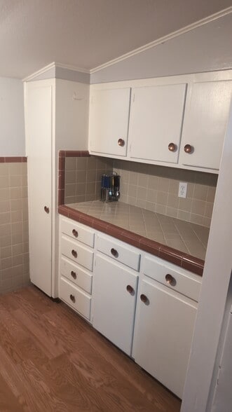 Building Photo - 304 N Western St