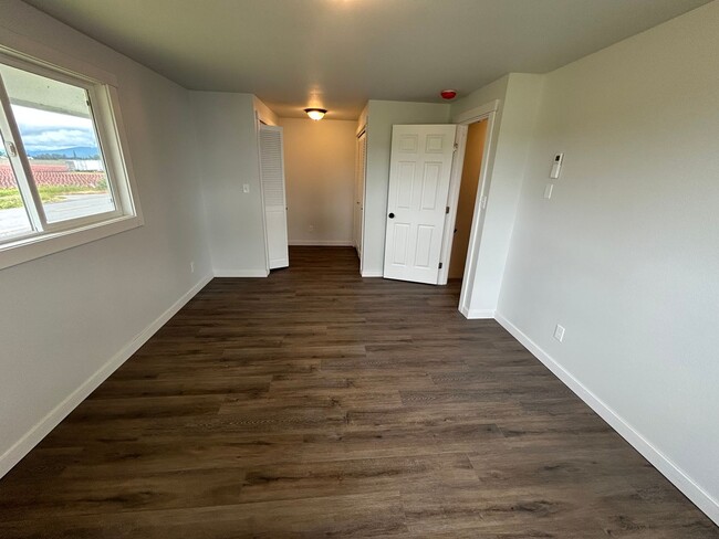 Building Photo - Fully Remodeled Five Bedroom House for Rent!