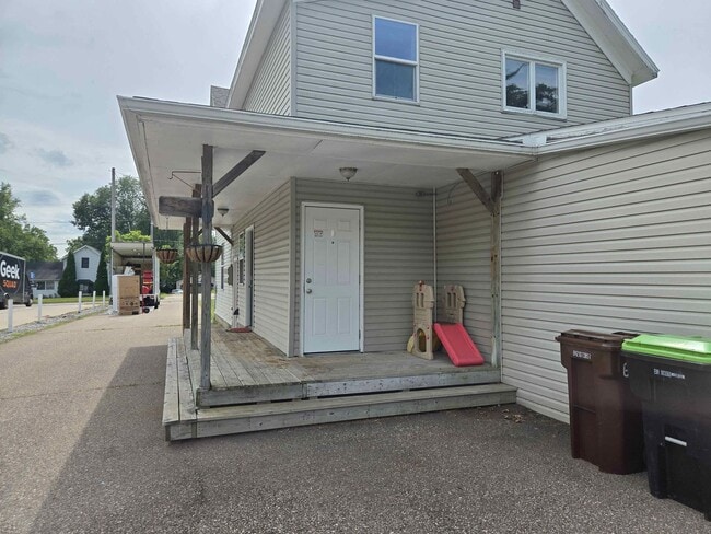 Building Photo - 2042 Crescent Ave