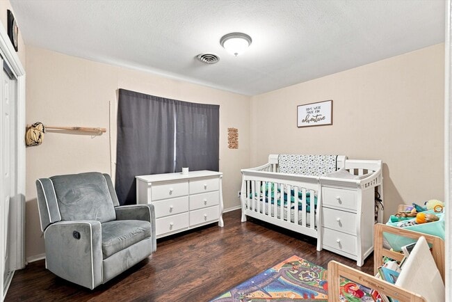 Building Photo - 3707 Comanche Rd NE