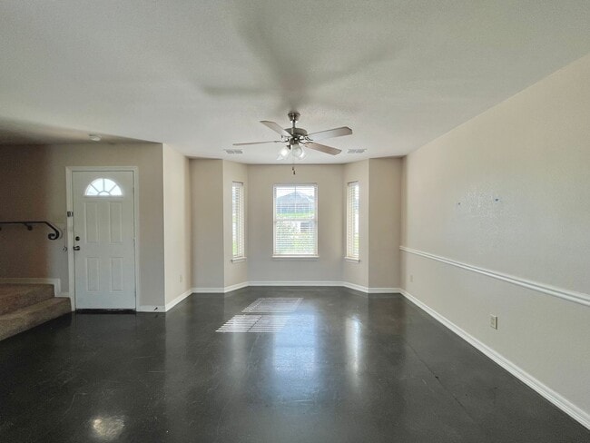 Building Photo - 302 Princess Place