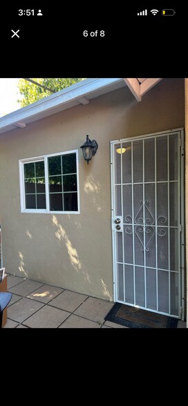 Private Entrance - 4751 Sunnyslope Ave