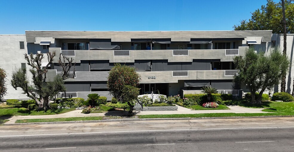 Building Photo - Encino Voltaire