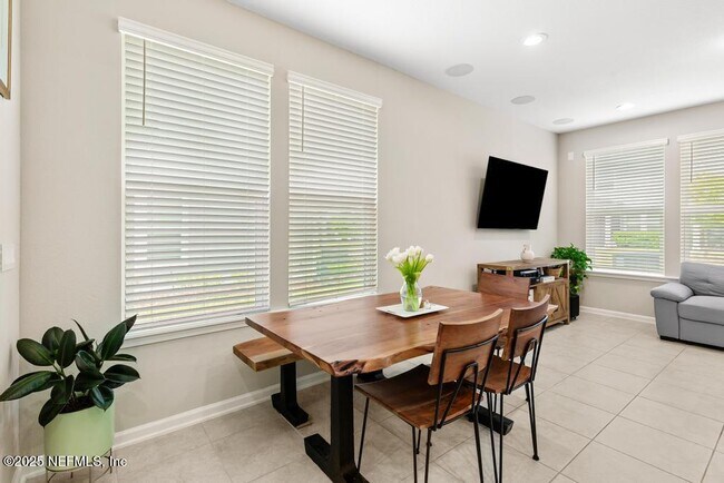 Building Photo - 91 Pinebury Ln