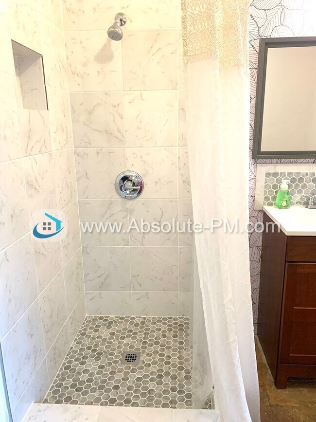 Building Photo - Cozy 1 Bedroom Studio in the Orangevale Ag...