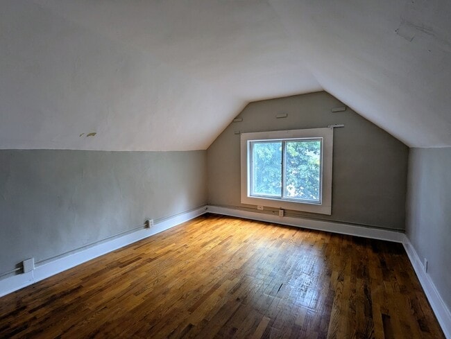 Building Photo - 818 Woodbine Ave