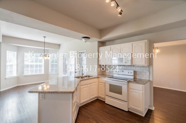 Building Photo - Beautiful 4 Bed 2.5 Bath Rental in Tulsa!