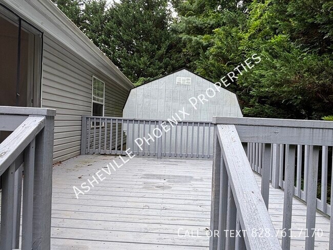 Building Photo - 3 Double Oaks Dr