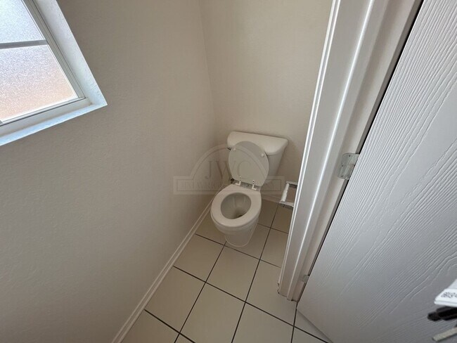 Building Photo - 4504 Deek Dr