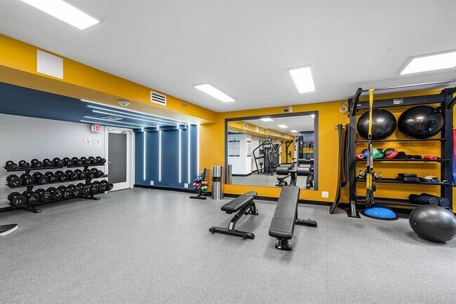 Building Photo - 3500 Mystic Pointe Dr