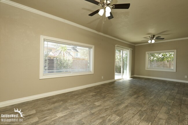 Building Photo - Spacious 4Bdm 2.5Ba Home with Loft in Las Vegas